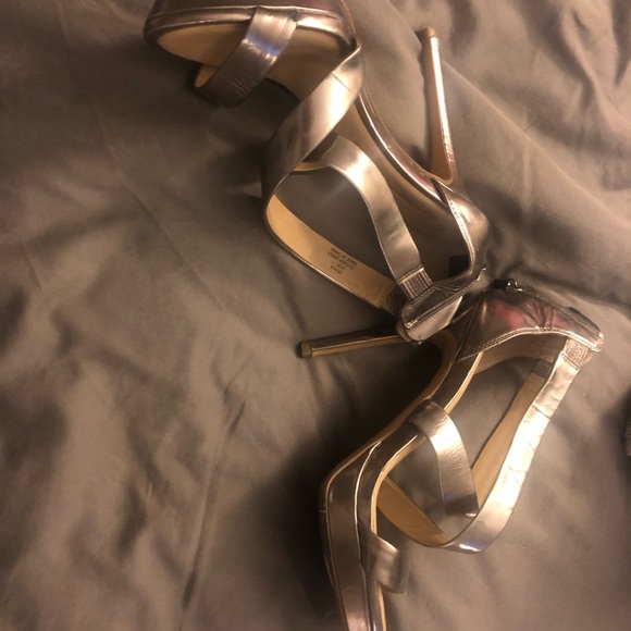 Bcbg size 7 silver shoes - Picture 3 of 3